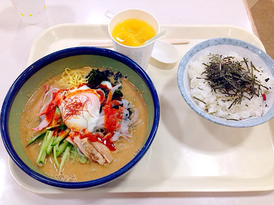 Snapdishの料理写真:冷やしトムヤムクンラーメン|草津の屋台　トタン家さん