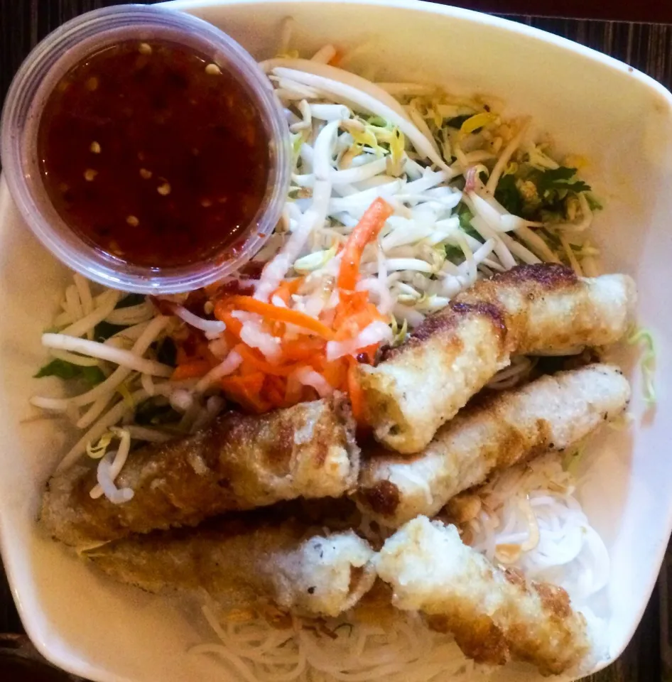 Fried Eggrolls with Vermicelli from Luc Lac|sooprcoolchicaさん