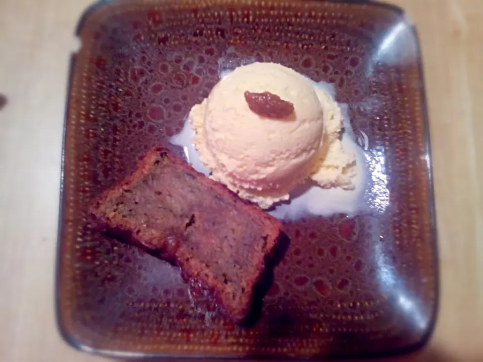 Zuchinni Bread & French Vanilla Ice Cream|Yari Gonzálezさん