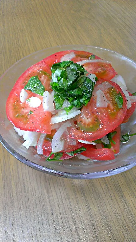 トマトたまねぎバジルのサラダ|みあこさん