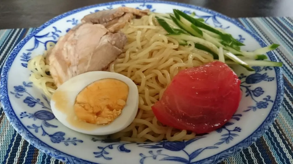 西山製麺の冷やし中華。麺のモチモチ感が西山！|SATOSHI OOCHIさん