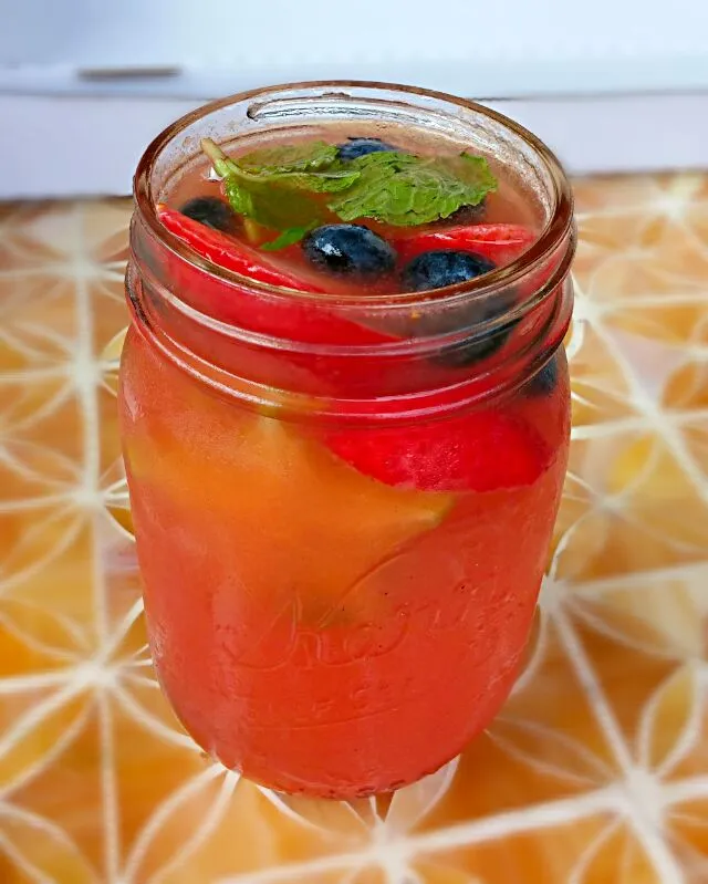 watermelon lemonade with red, white & blue fruits.|Jiraphon Gさん