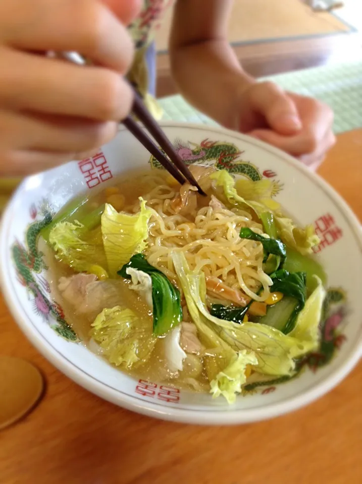 今日のおやつ。ハニーの北海道土産でレタスラーメン♪|hoppycowさん