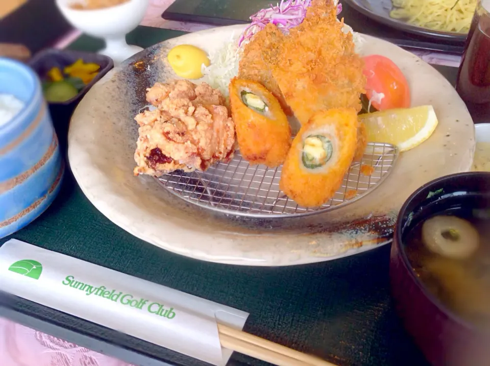 ゴルフ場ランチ🍴 ミックスフライ定食 @サニーフィールドゴルフクラブ|アライさんさん