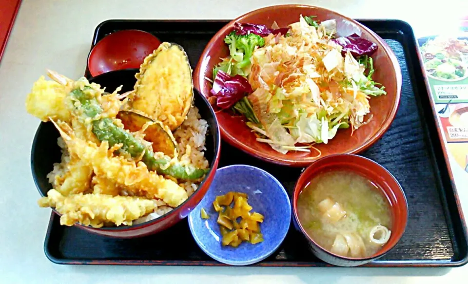 夢庵にて上天丼＆サラダ|ラィトさん