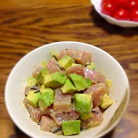 Snapdishの料理写真:マグロとアボカドのわさび醤油和え🌟|ぴーこさん