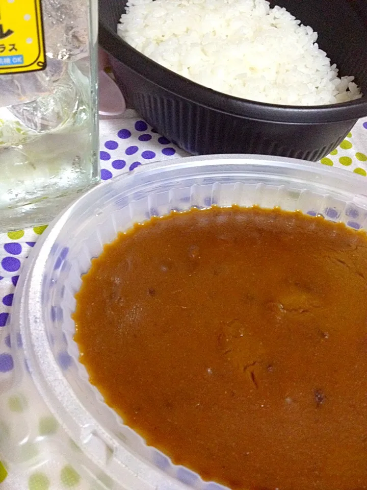 めちゃ久しぶりのテイクアウトカレー。こういうのは、ホント食べることないから、妙に新鮮(^^)|ハルさん