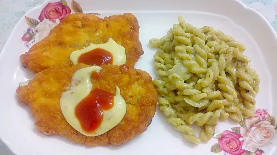 Snapdishの料理写真:fried chicken  steak with pasto pasta|pimmy99さん