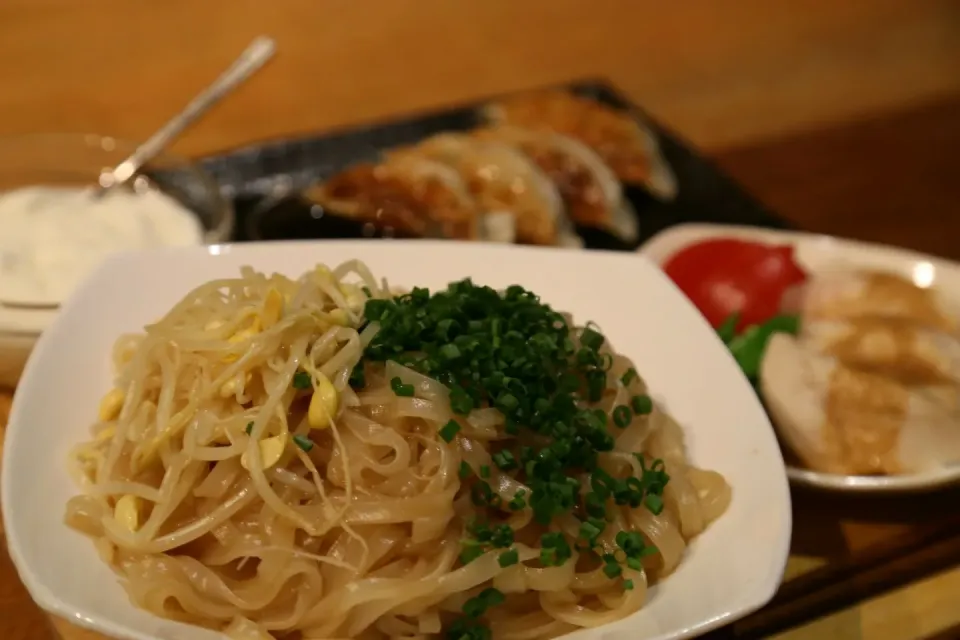 【夕ご飯】西安料理・涼皮、棒々鶏、手作り餃子、杏仁豆腐♪|マカロンさん