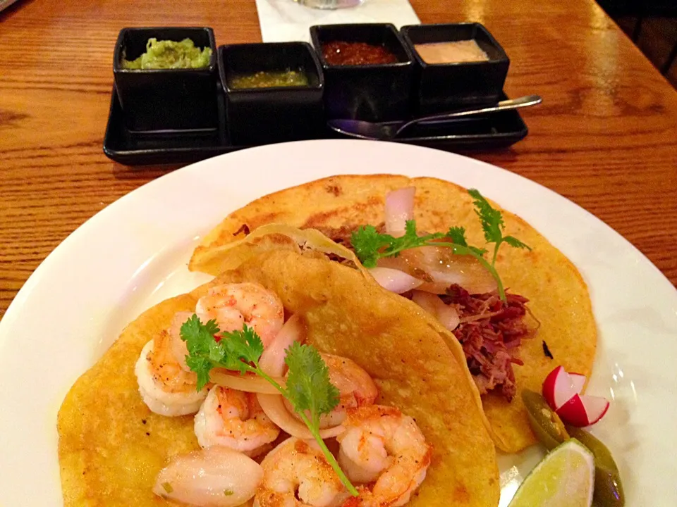 Shrimp Taco & Beef Taco w/sauce sampler|Chris Shannonさん