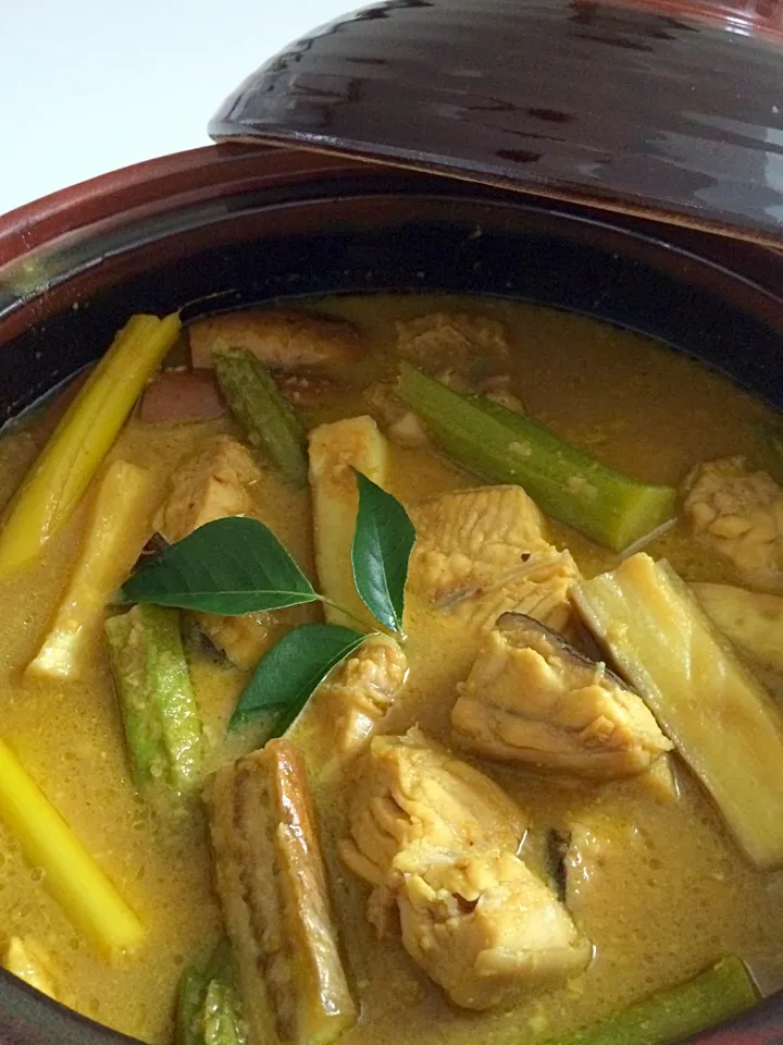 Kuah Lada - a Peranakan dish of sting ray cooking a peppery turmeric sauce|12Dragonさん