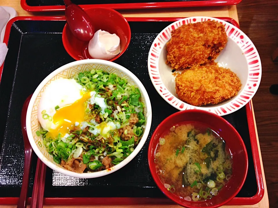 Snapdishの料理写真:Taipei_SUKIYA蔥溫牛丼|YiChen*さん