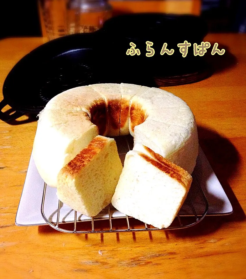 Snapdishの料理写真:南部鉄鍋PAOで焼くパン、ふらんすぱん|nokorinさん