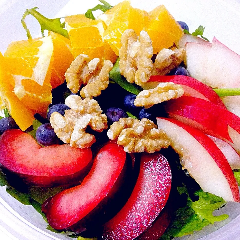 Snapdishの料理写真:Peaches and Plums Salad|Mich Liowさん