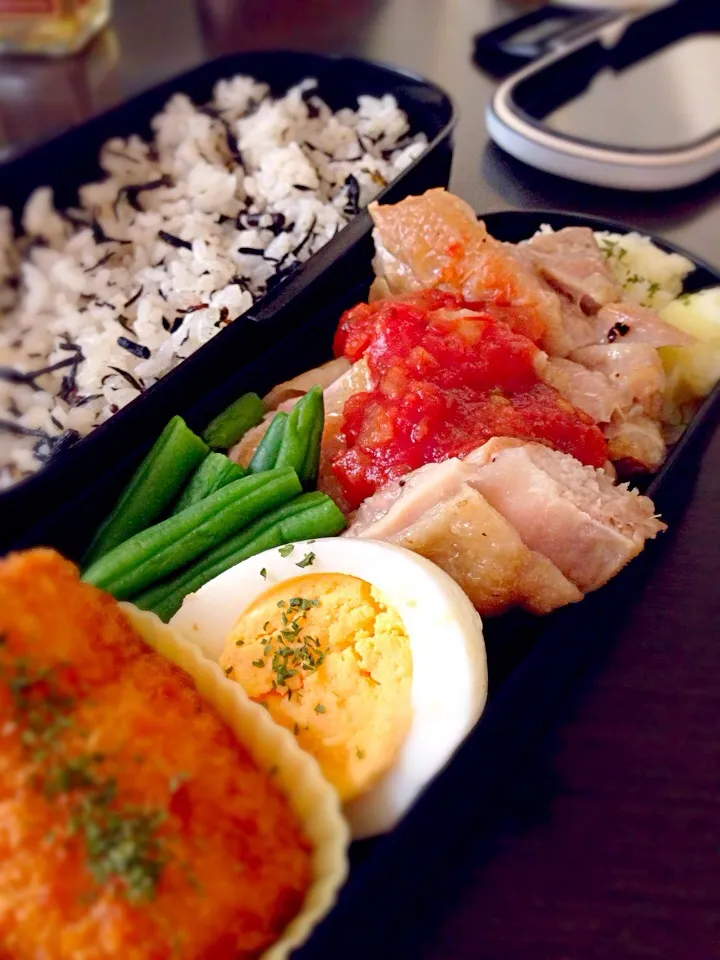 Snapdishの料理写真:チキンステーキ弁当♪(´ε｀ )|kanaさん