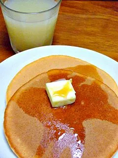 朝ご飯（ホットケーキ、グレープフルーツジュース）|すーさん