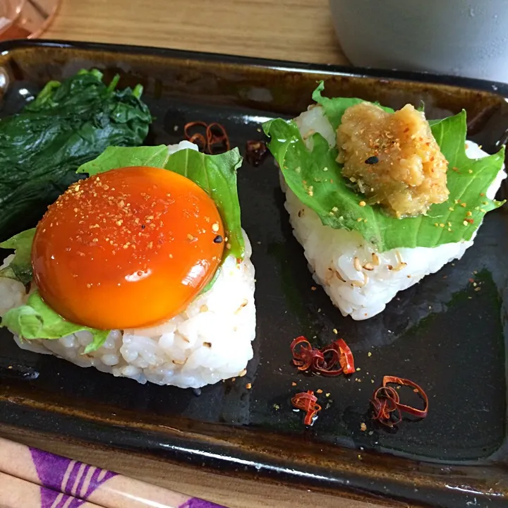 黄身醤油としょうがネギ味噌のおにぎり|野村彩乃さん