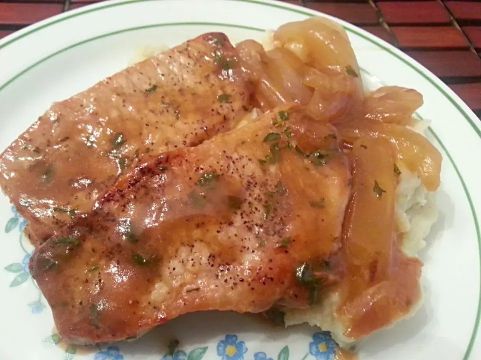 Smothered Pork Chops|Melissa Marie Hallさん