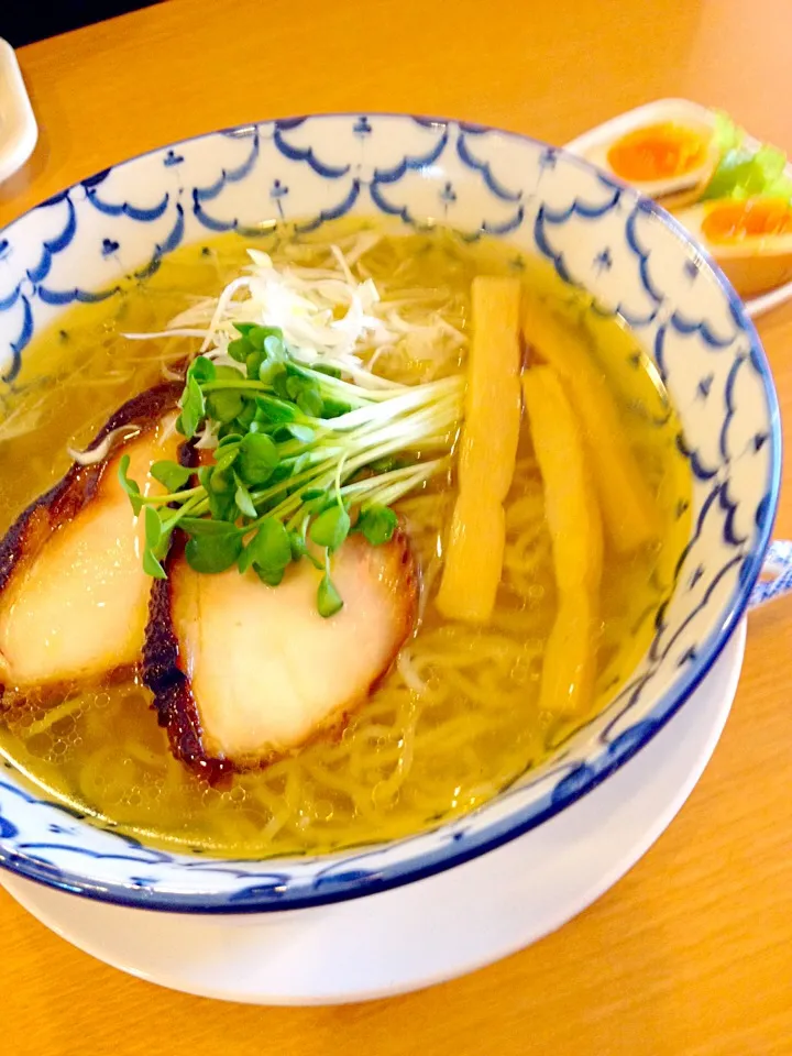 淡麗系しお 鶏SOBA＆スモークエッグ|がっし〜さん