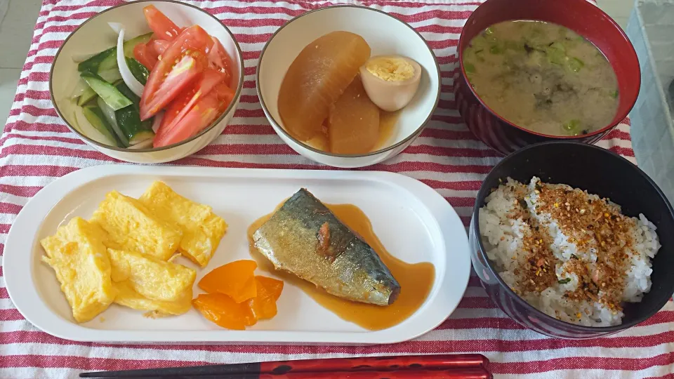 鯖の味噌煮♪あり合わせと残り物でお昼ご飯☆|みりんさん