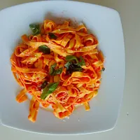 fresh tagliatelle with tomato and basil|lamberto livraghiさん