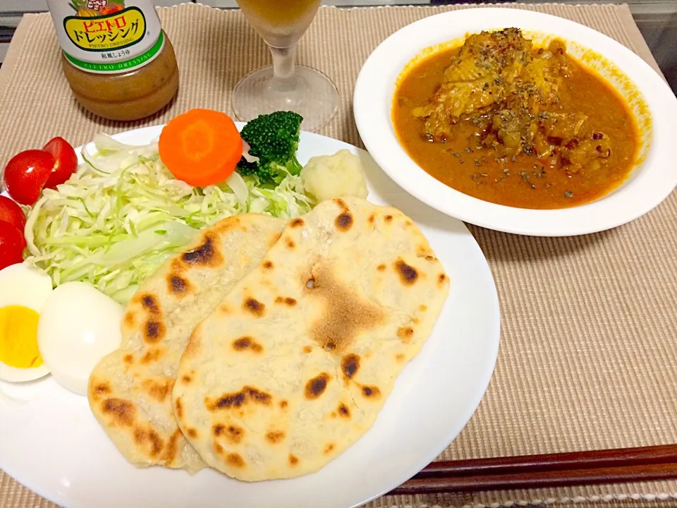 チキンカレーとナン|ちゃんもさん