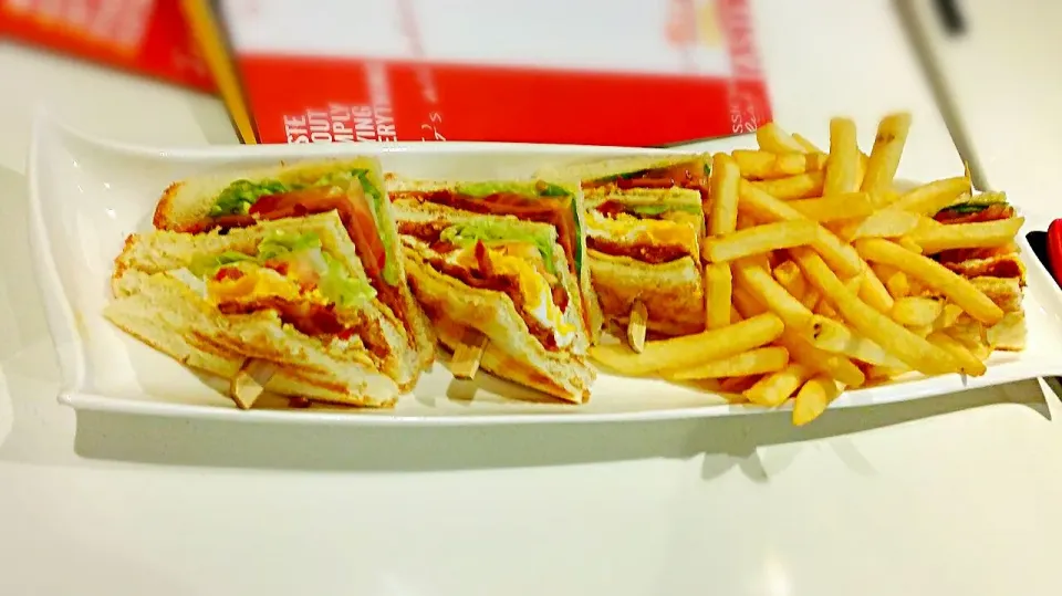 club sandwich... #sandwich #bread #tasty #good #yummy #delicious|princessjoさん