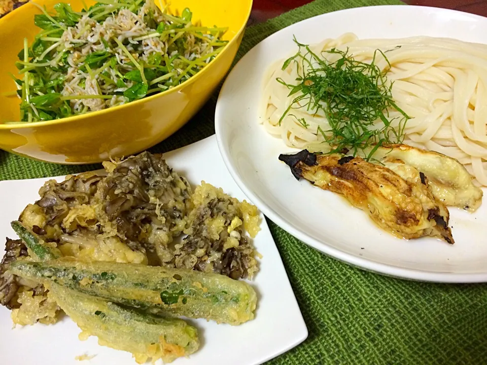 Snapdishの料理写真:水沢うどん(焼きナス・舞茸とオクラの天ぷら)シラスと豆苗のサラダ|Hiropanさん