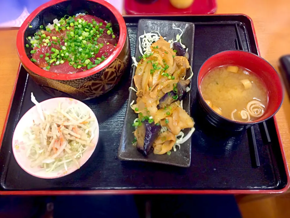 まぐろ漬け丼、ナスと豚の炒めもの|yoshiさん