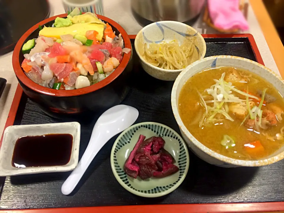 Snapdishの料理写真:ばらチラシとあら汁|yoshiさん