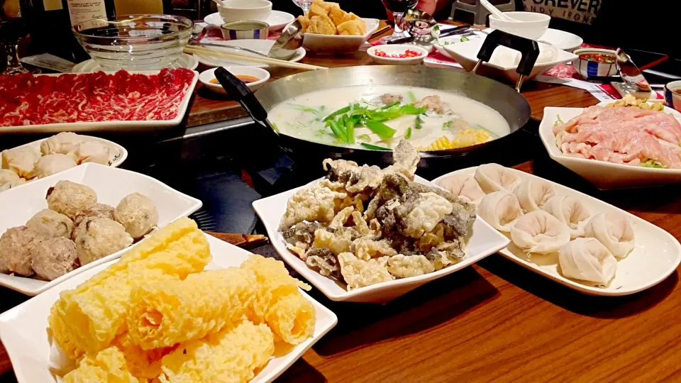 It doesnt matter if we are experiencing sweltering humid summer weather in hong kong; so long as there is AC, there is no stopping us from hot pot!|Skyeさん