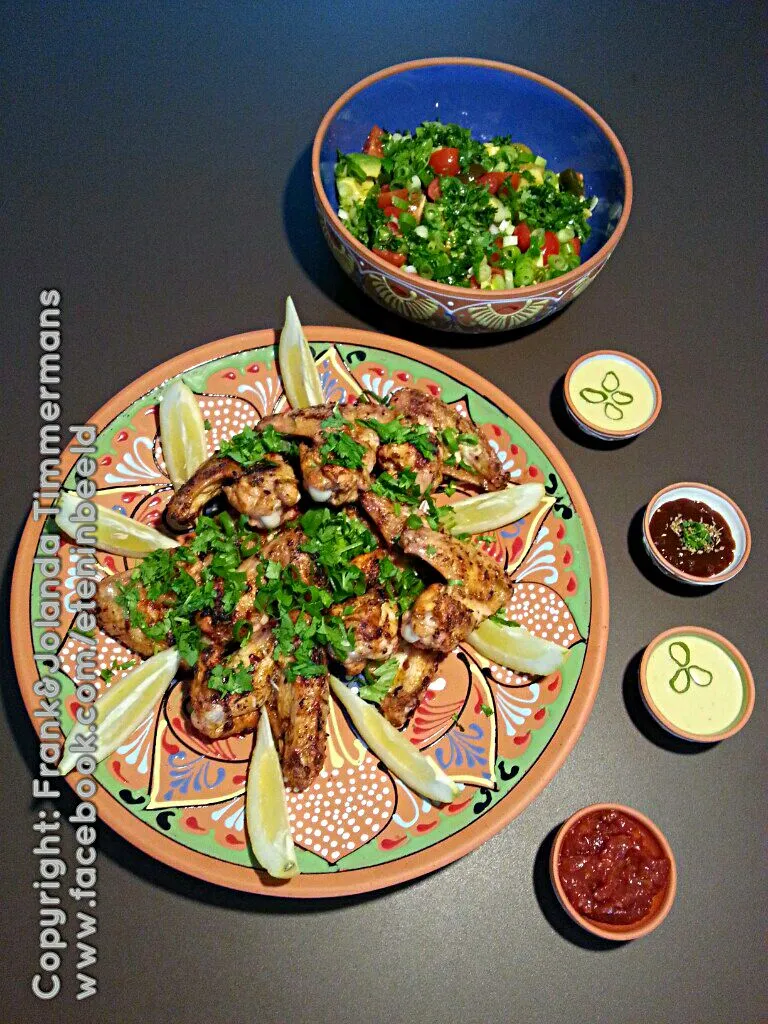 Snapdishの料理写真:BBQ-ed chickenwings with Mexican salad|Frank&Jolanda - Eteninbeeldさん