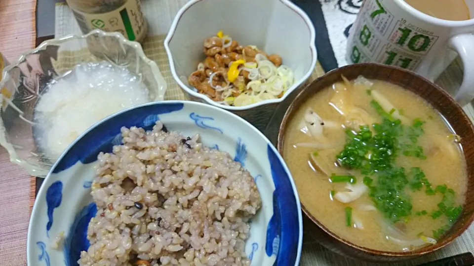 Snapdishの料理写真:大根おろし＆納豆＆もやしとしめじの味噌汁|まぐろさん