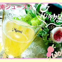 Snapdishの料理写真:リンゴとてんさい糖(白)、ミネラル水だけ！
酵素ジュース～♪|mami86さん