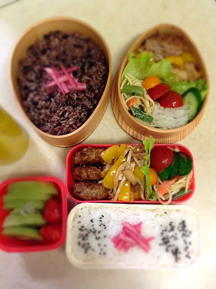 Today’s lunch box.苺とイエロートマトはベランダで収穫したの♪|hoppycowさん