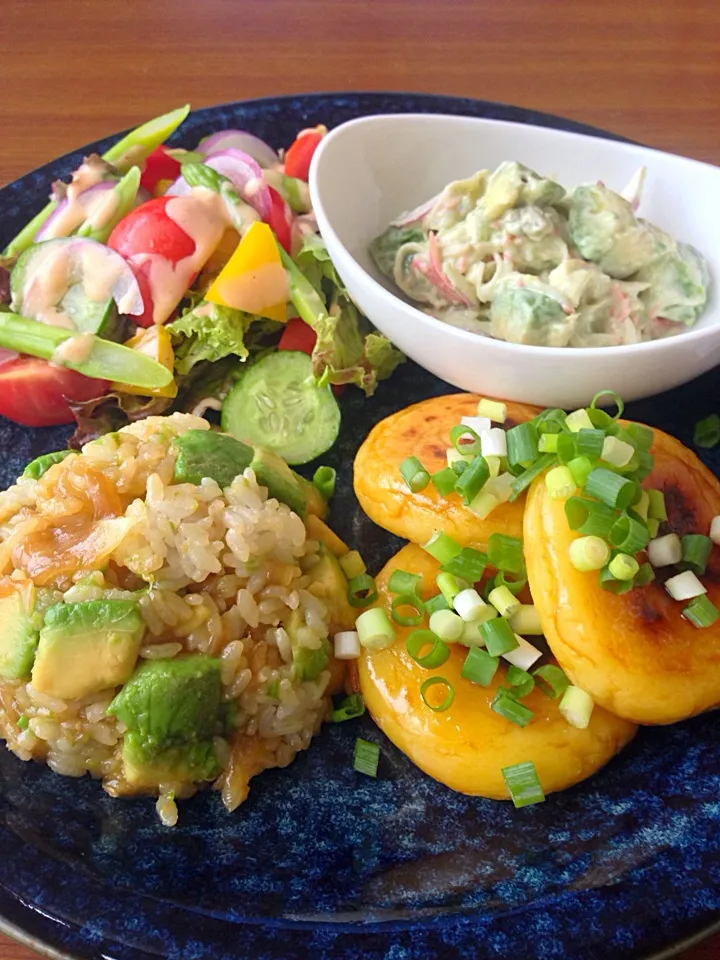 Snapdishの料理写真:⭐️ゆうさんのチーズinもちもちいももち ⭐️アボカドの甘辛混ぜご飯 ⭐️アボカドとカニカマのわさびマヨサラダ ⭐️野菜サラダ サウザンドレッシング|よっちぃさん