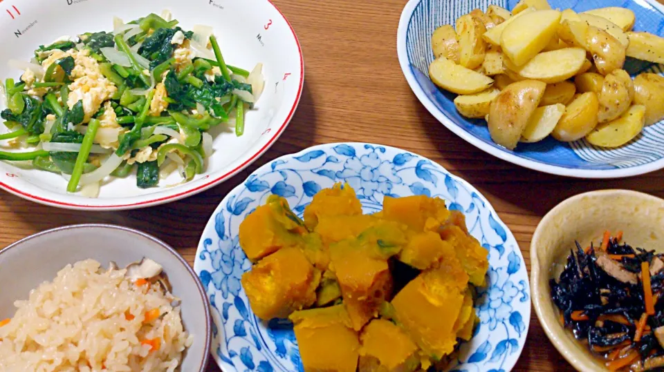 ・炊き込みご飯
・南瓜の炊いたん
・ほうれん草とピーマンの中華炒め
・キタアカリのブラックペッパー炒め ・ひじきの炊きもの|ようかんさん