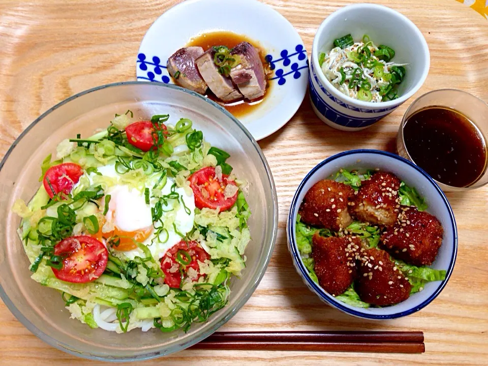 冷やしうどん、ミニコロッケ丼、冷奴、鰹のタタキ✧*|Makiさん