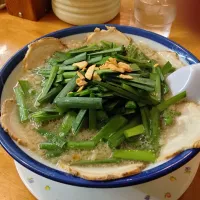 Snapdishの料理写真:スタミナニラ豚骨らーめん|izumizakiさん