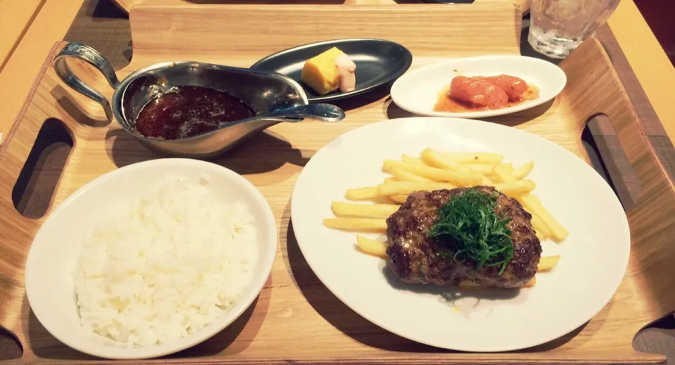 Snapdishの料理写真:ハンバーグランチ@カヴァル|nanacoさん