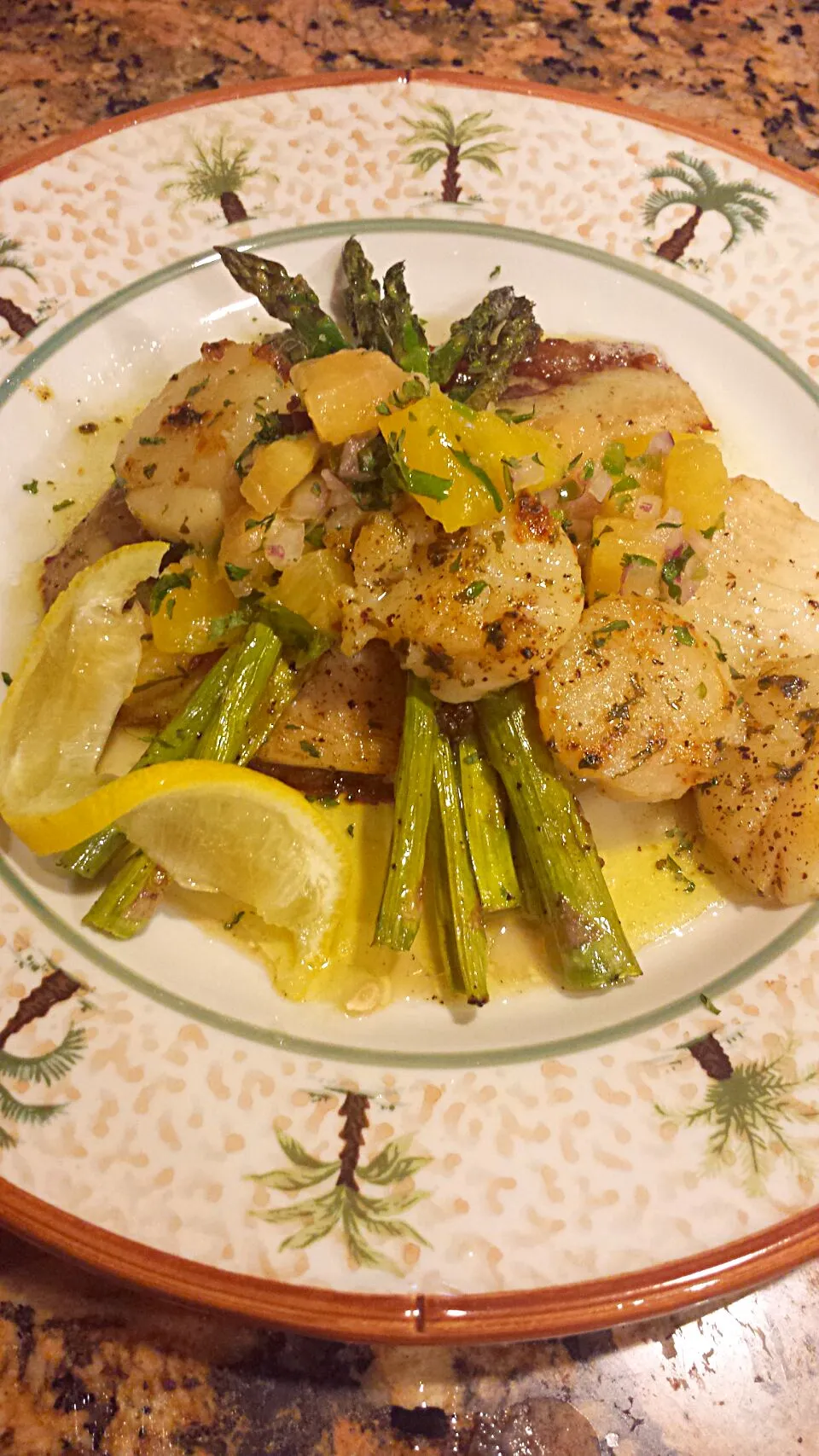 pan seared tilapia, oven roasted asparagus, scallops cooked in a chimichurri sauce topped with pineapple mango salsa|Kejuana Stanleyさん