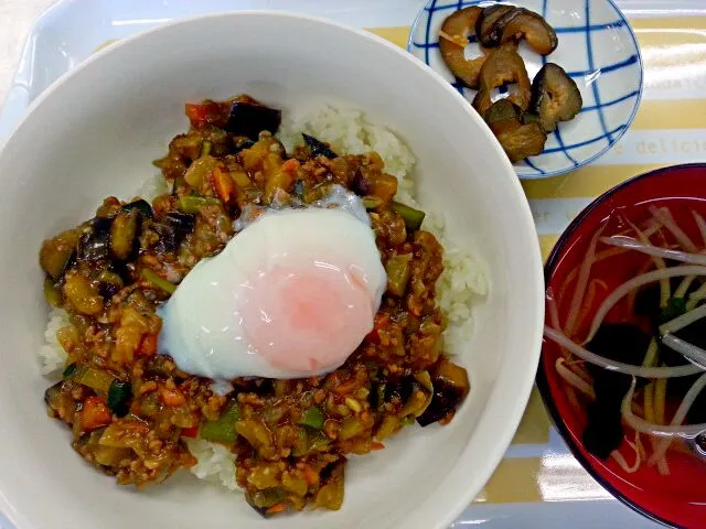 Snapdishの料理写真:夏野菜ドライカレー丼|ひろぴょんさん