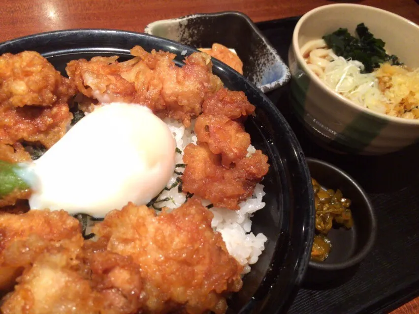 【日替ランチ】鶏天丼とわかめうどん定食を頂きました。|momongatomoさん