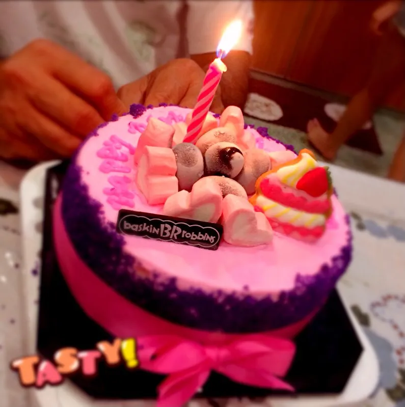 Baskin Robbins Strawberry ice-cream cake|Jingle Choyさん