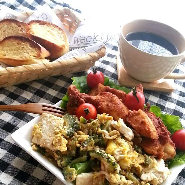 糖質制限〜お昼ご飯〜
❁大豆パンでシュガーバター
❁ゴーヤチャンプル
❁鶏胸の唐揚げ＆プチトマト

小麦粉＆砂糖は使ってません( • ̀ω•́  )✧|hirokoさん