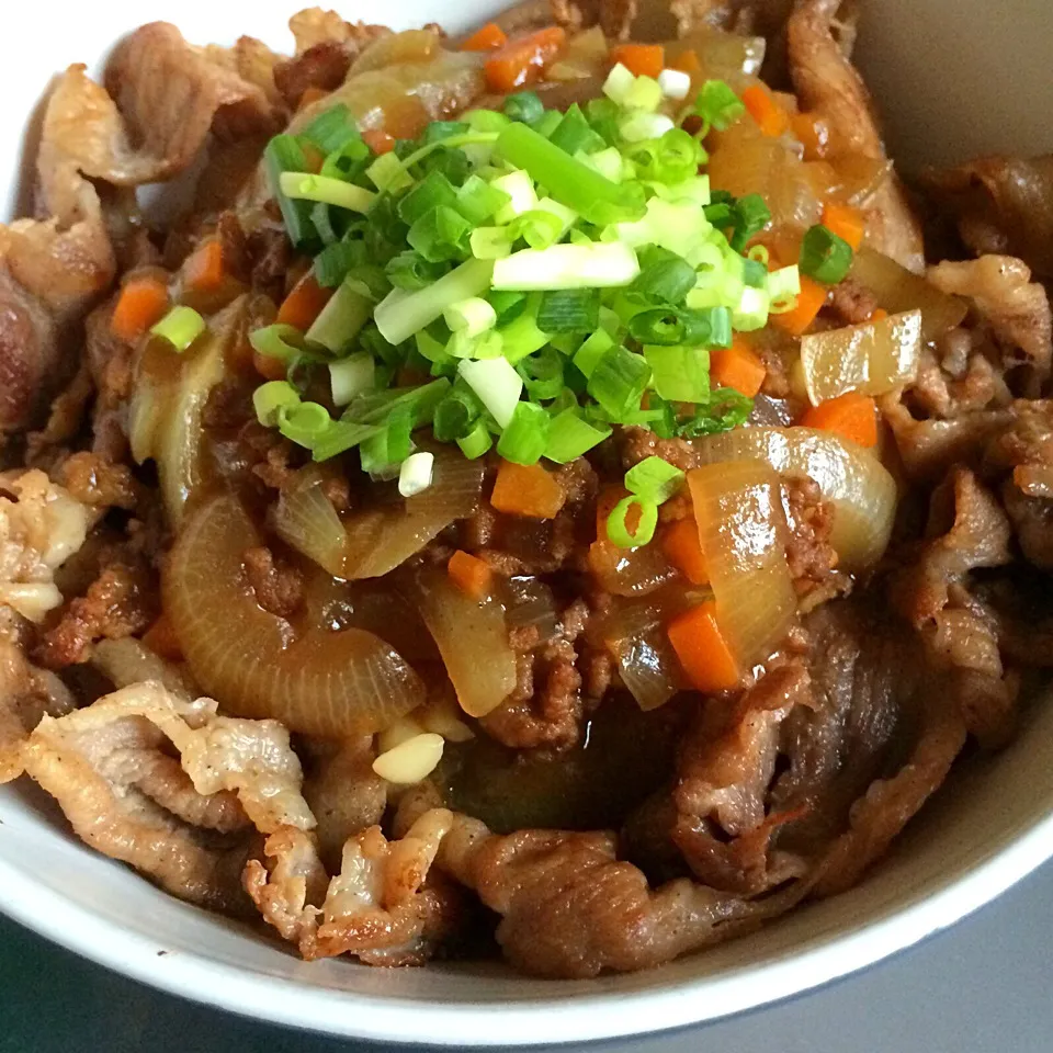 昨日のカレーはこのための布石、肉のせカレーうどん|ケンチョムさん