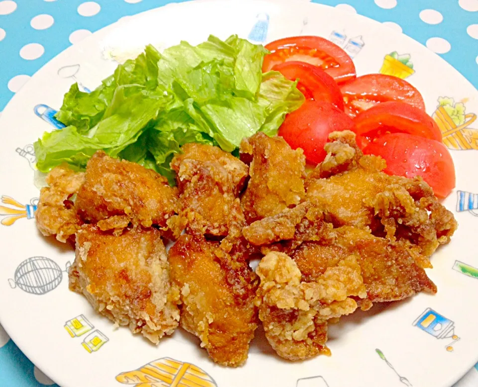 Fried chicken with sliced tomato & lettuce|Liezlさん