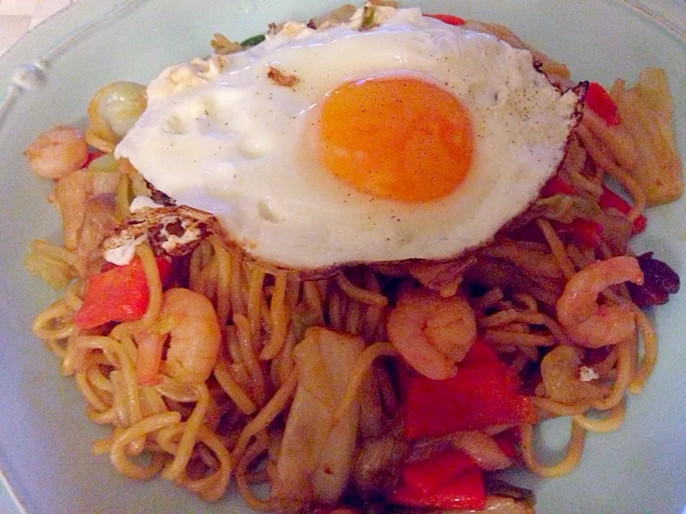 目玉焼き乗せ焼きそば|ars-anuenueさん