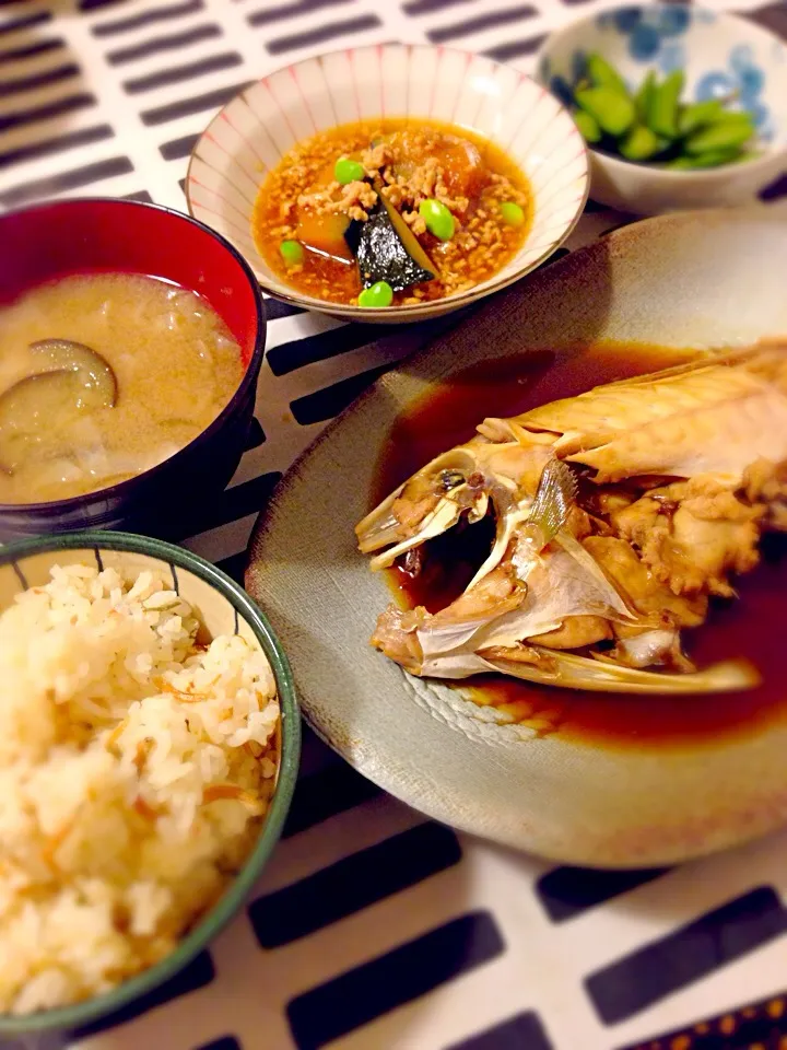 じゃこの炊き込みご飯🍀ウマヅラハギの煮付け🍀カボチャ鶏そぼろあん🍀キャベツと茄子のお味噌汁|mochaさん