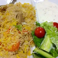 Snapdishの料理写真:Chicken Pulao with Green Salad& Yoghurt|Eyecandyさん